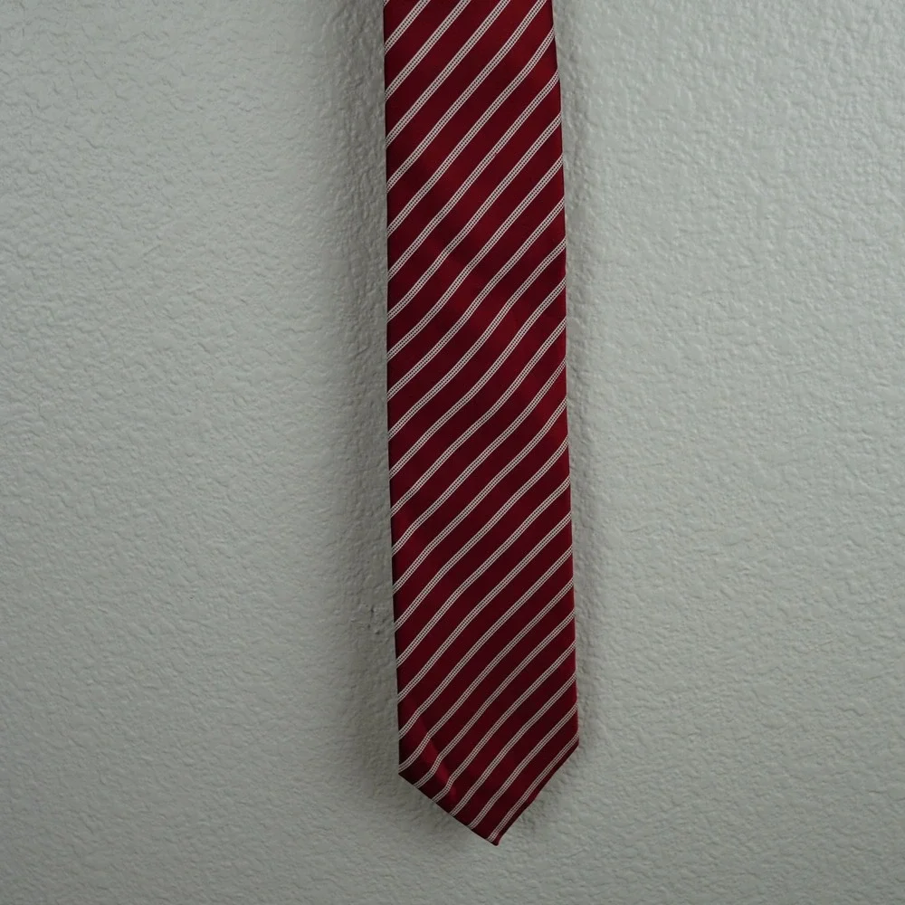 Donald J. Trump color red